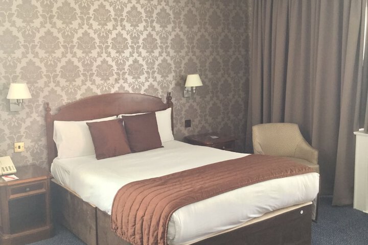 Room 11 of 48