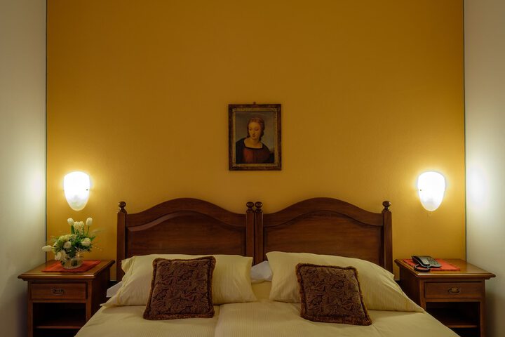 Room 15 of 115
