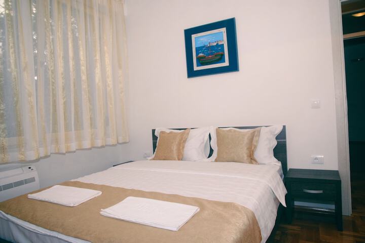 Room 14 of 80