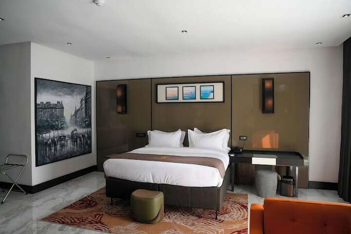 Room 5 of 63