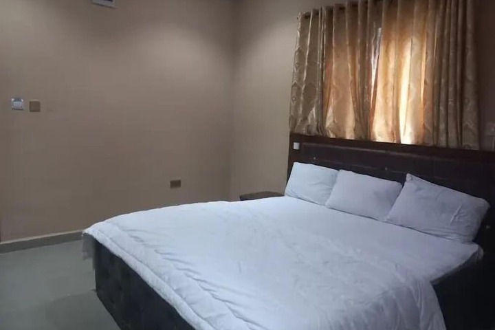 Room 6 of 27