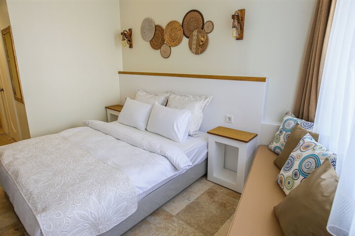 Room 4 of 13