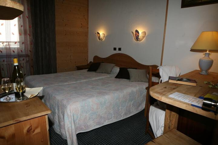 Room 9 of 42