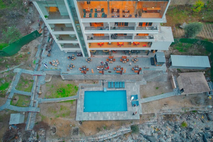 Pool 52 of 99