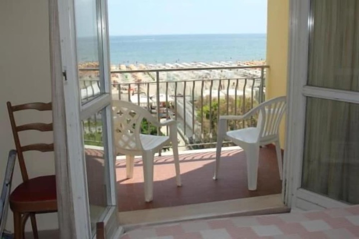 Terrace/Patio 8 of 19