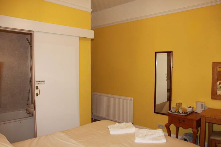 Room 53 of 81
