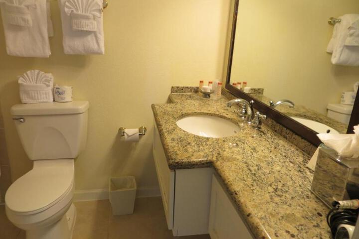 Hotel Suite Photo