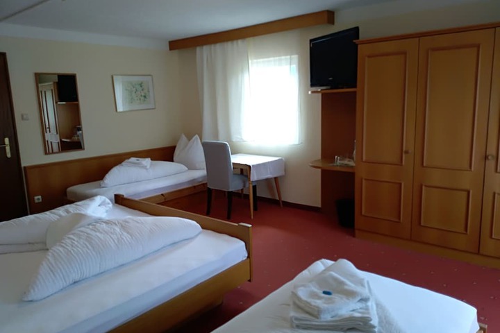 Room 11 of 42