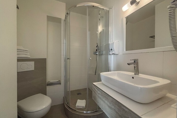 Room 38 of 62