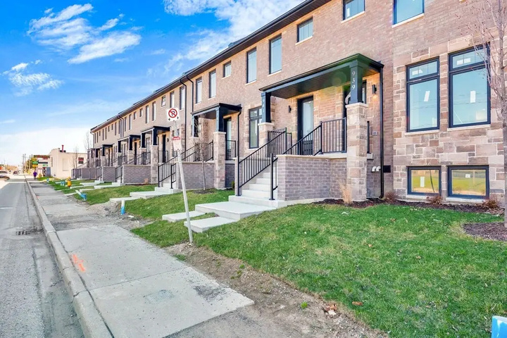 Image of Marvelous New Townhomes for 16 guests