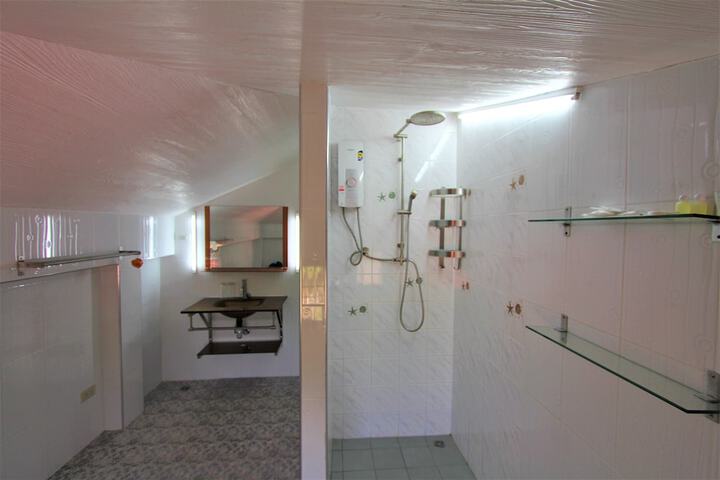 Room 83 of 125