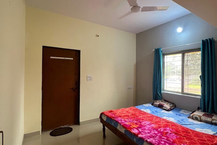 Room 4 of 16