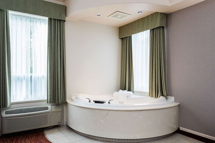 Room 27 of 100