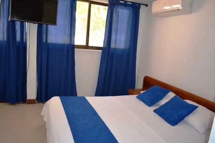 Room 4 of 11