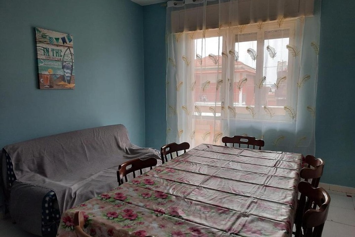 Room 4 of 8