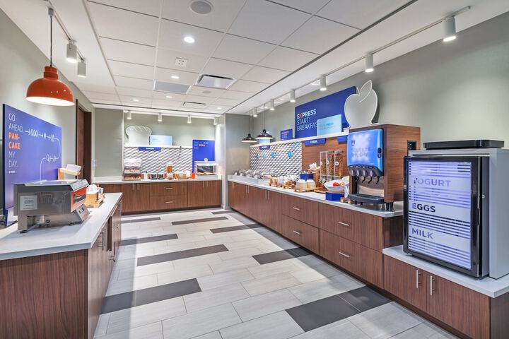 Breakfast/Coffee Service 24 of 28