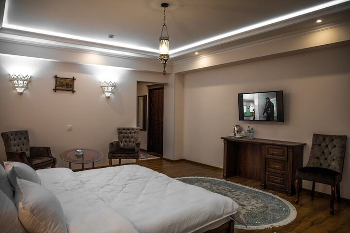 Room 3 of 29