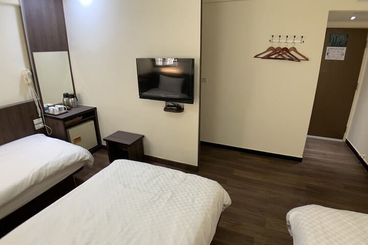 Room 27 of 49