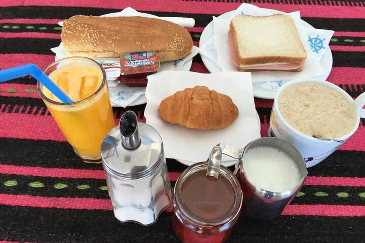 Breakfast/Coffee Service 20 of 27