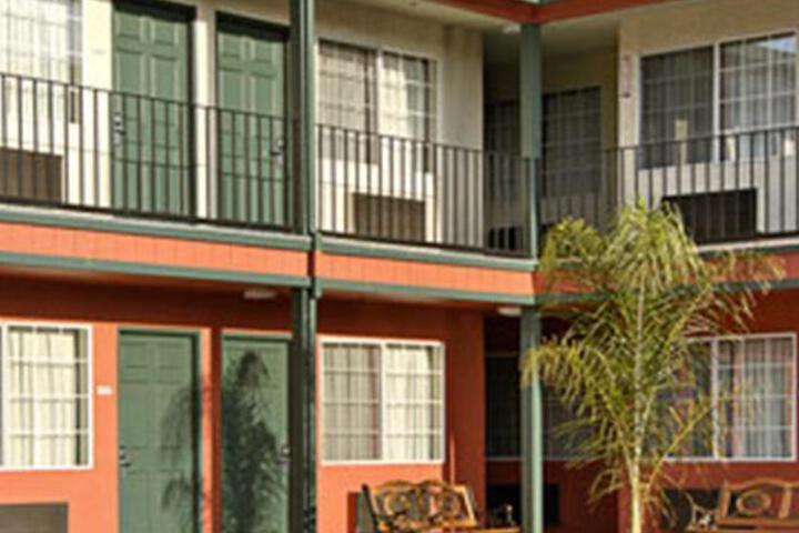 DAYS INN SALINAS AIRPORT