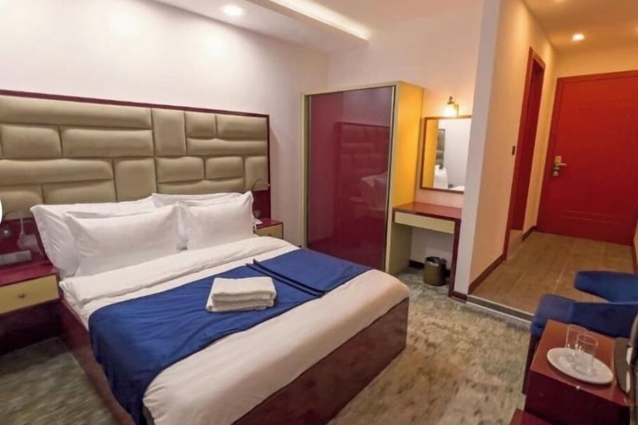 Room 2 of 8