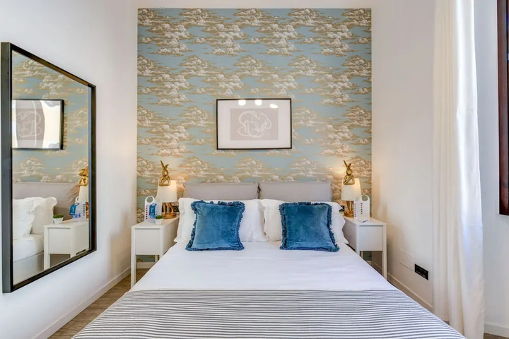 Room 4 of 18