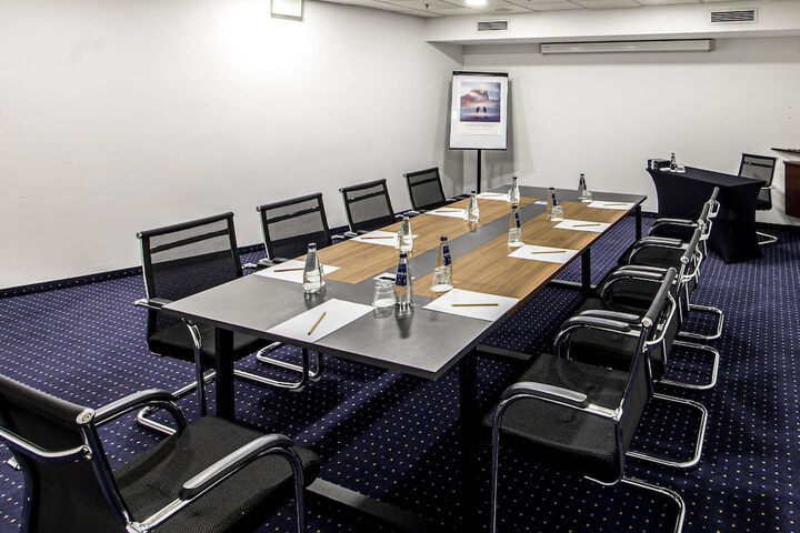 Business Center 241 of 249