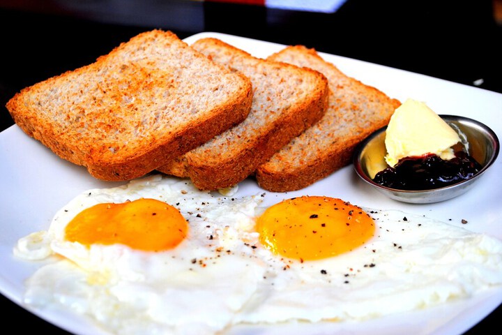 Lounge 26 of 42