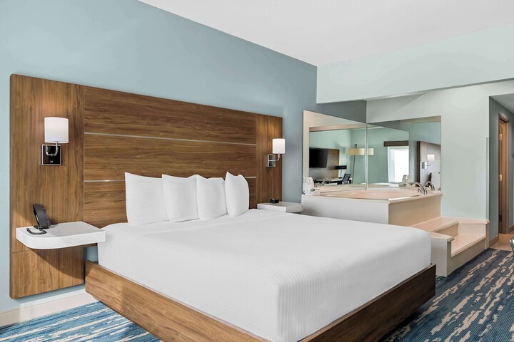 Standard | King Bed (10 of 17)