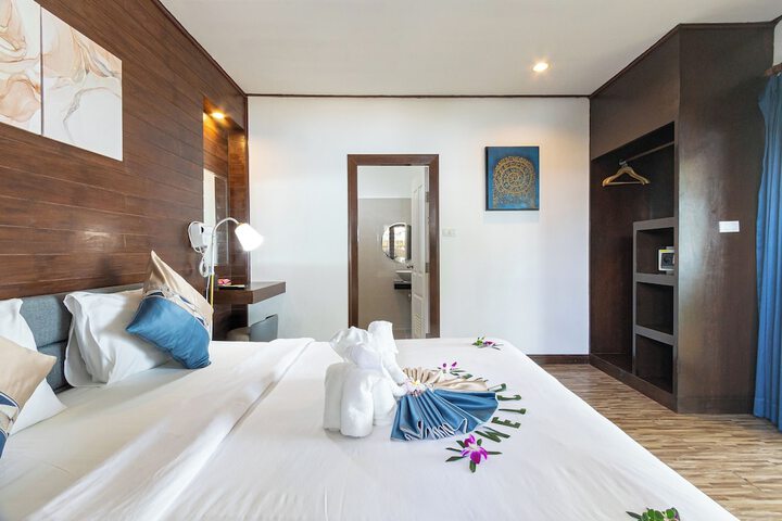 Room 85 of 293