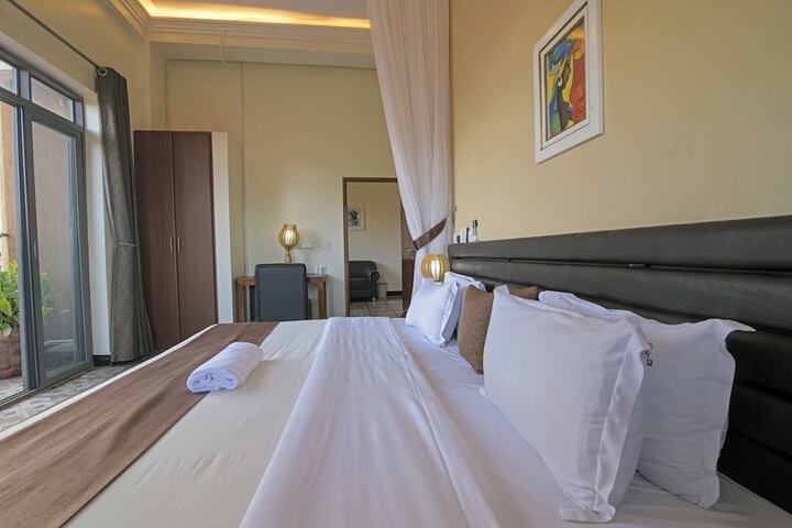 Room 4 of 36