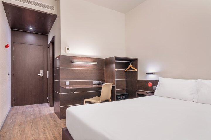 Room 8 of 37