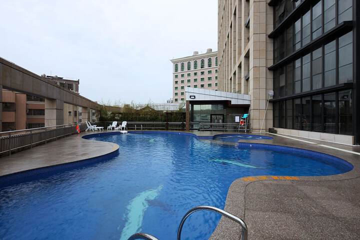 Pool Hotel