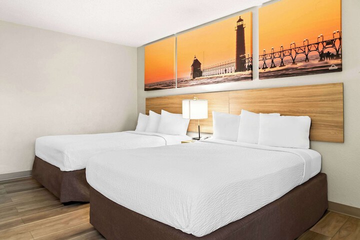 2 Double Beds (3 of 5)