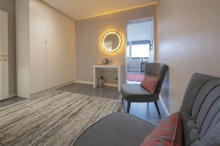 Room 53 of 184