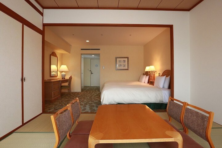 Room 12 of 203