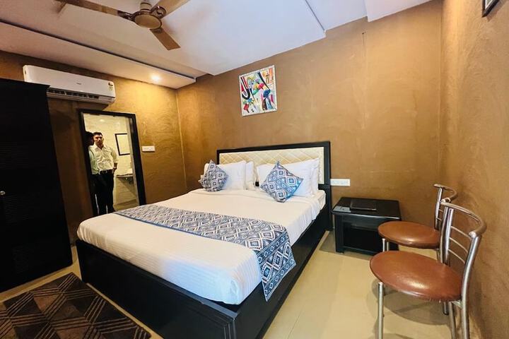 Room 16 of 35