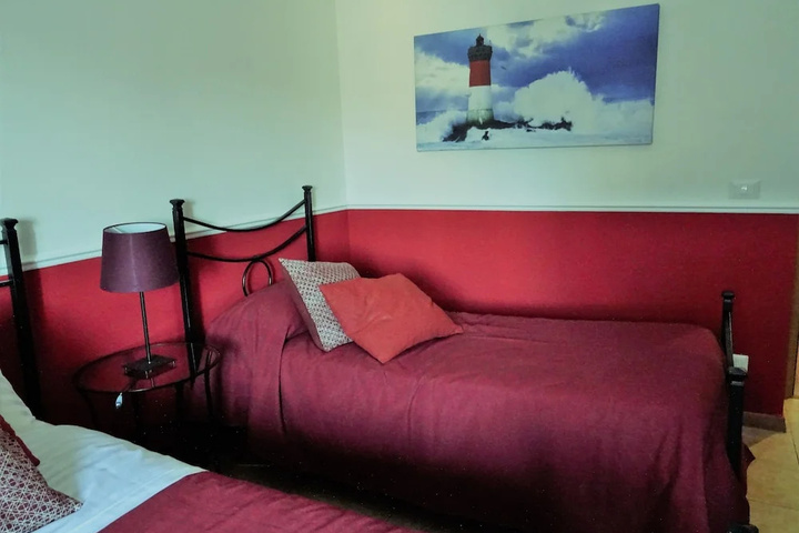 Room 4 of 10