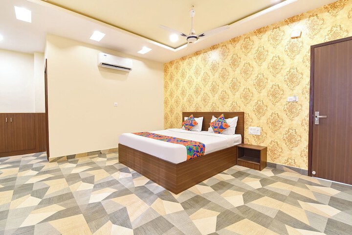 Room 17 of 30