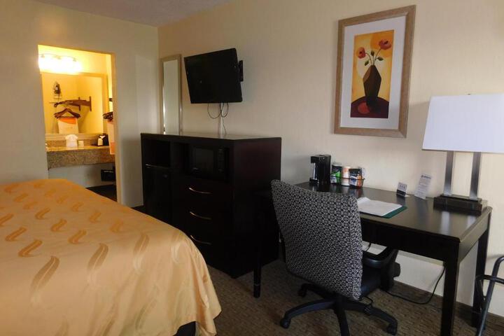 1 King Bed Accessible (2 of 11)