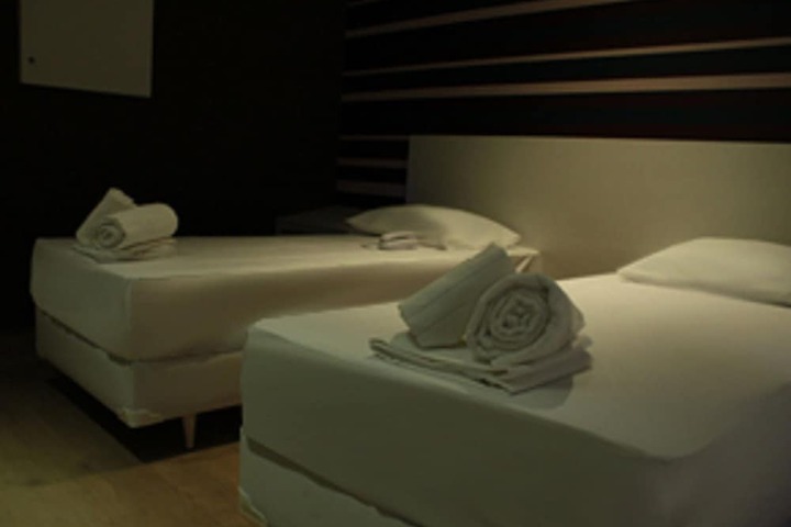 Room 6 of 35