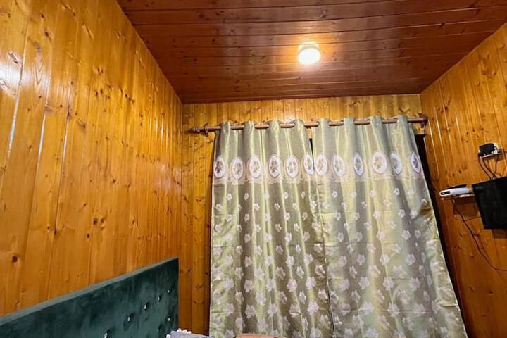 Room 8 of 15