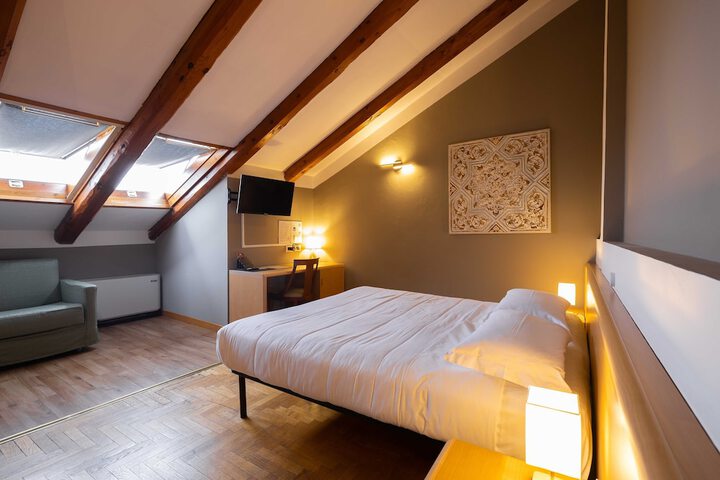 Room 14 of 104
