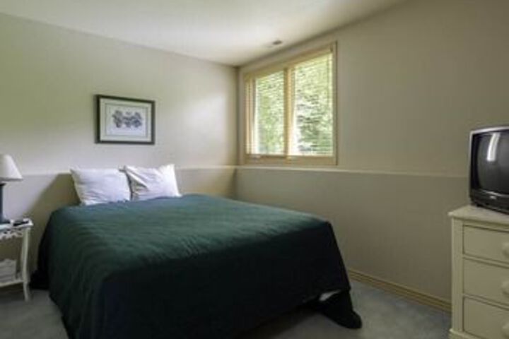 Room 8 of 18