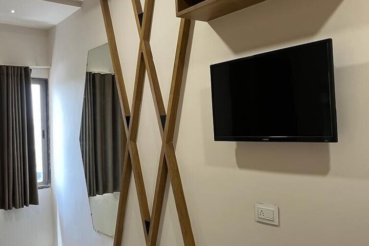 Room 9 of 20