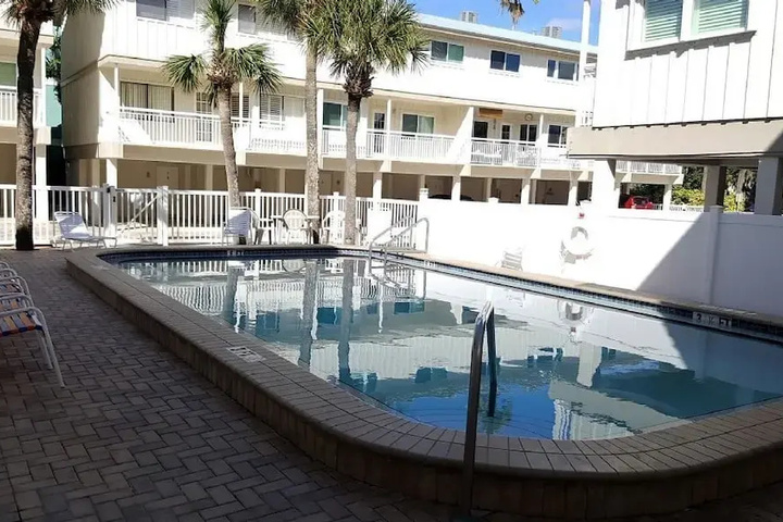 Pool 13 of 22