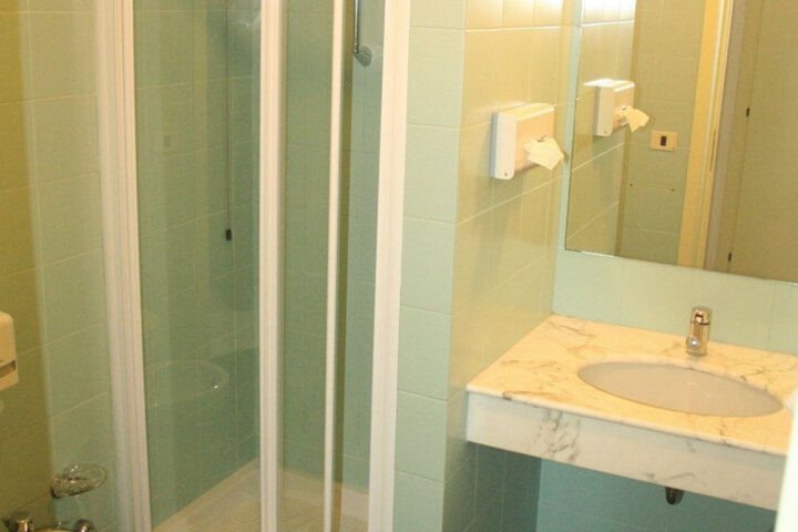 Room 13 of 25