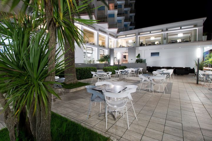 Hotel Exterior 42 of 47