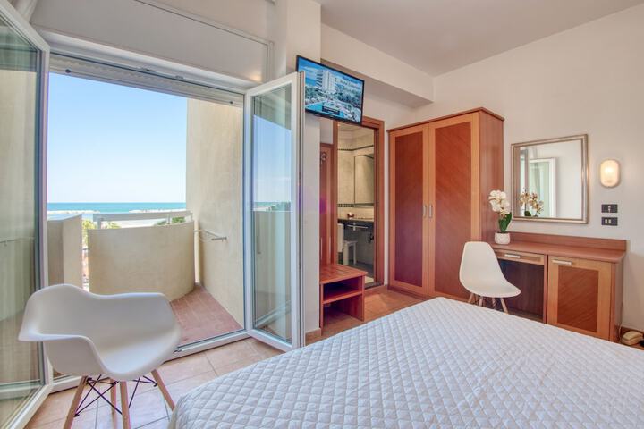 Room 5 of 111