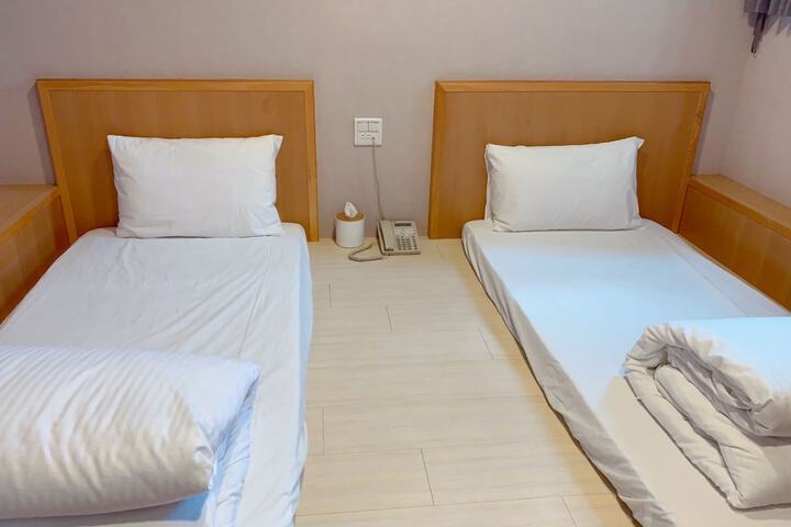 Room 8 of 20